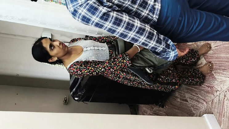 Hintli üniversiteli kızı komşusu zenci sikiyle götünden deliyor